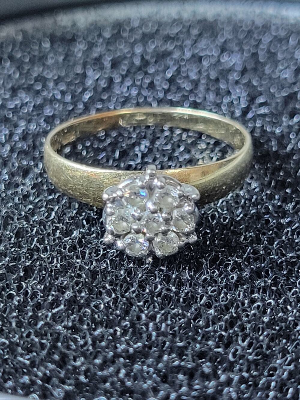 Size 6 14K Flower Diamond Ring